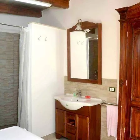 With 3 Bedrooms In With Shared Pool Enclosed Garden And Wifi 18 Km From The Beach * Partanna