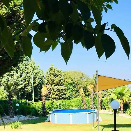 With 3 Bedrooms In With Shared Pool Enclosed Garden And Wifi 18 Km From The Beach